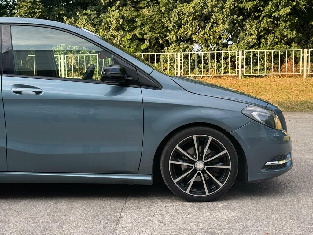 Mercedes-Benz B Class Blueefficiency Se Red #28