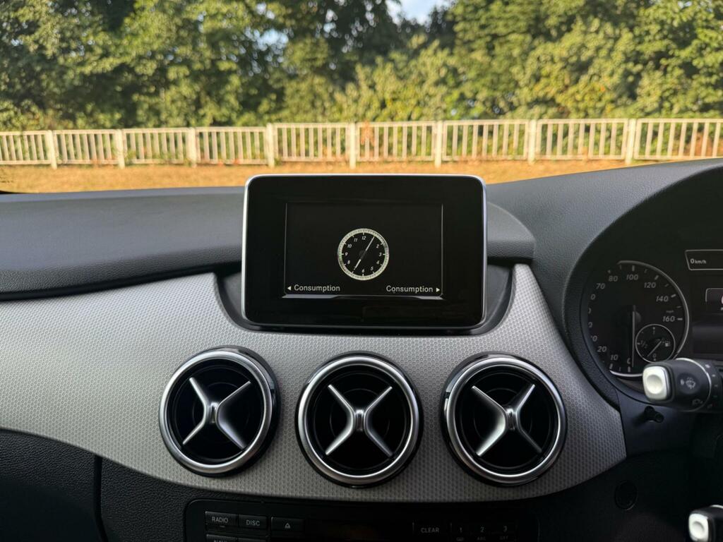 Mercedes-Benz B Class Blueefficiency Se Red #44