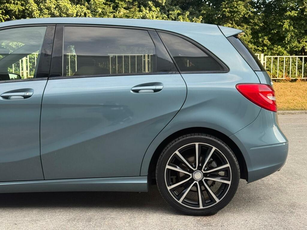 Mercedes-Benz B Class Blueefficiency Se Red #30