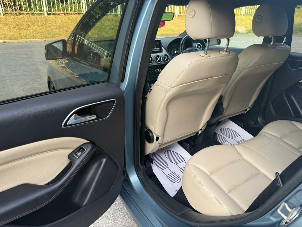 Mercedes-Benz B Class Blueefficiency Se Red #69