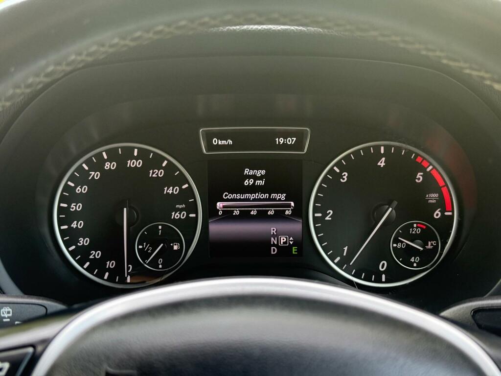 Mercedes-Benz B Class Blueefficiency Se Red #58