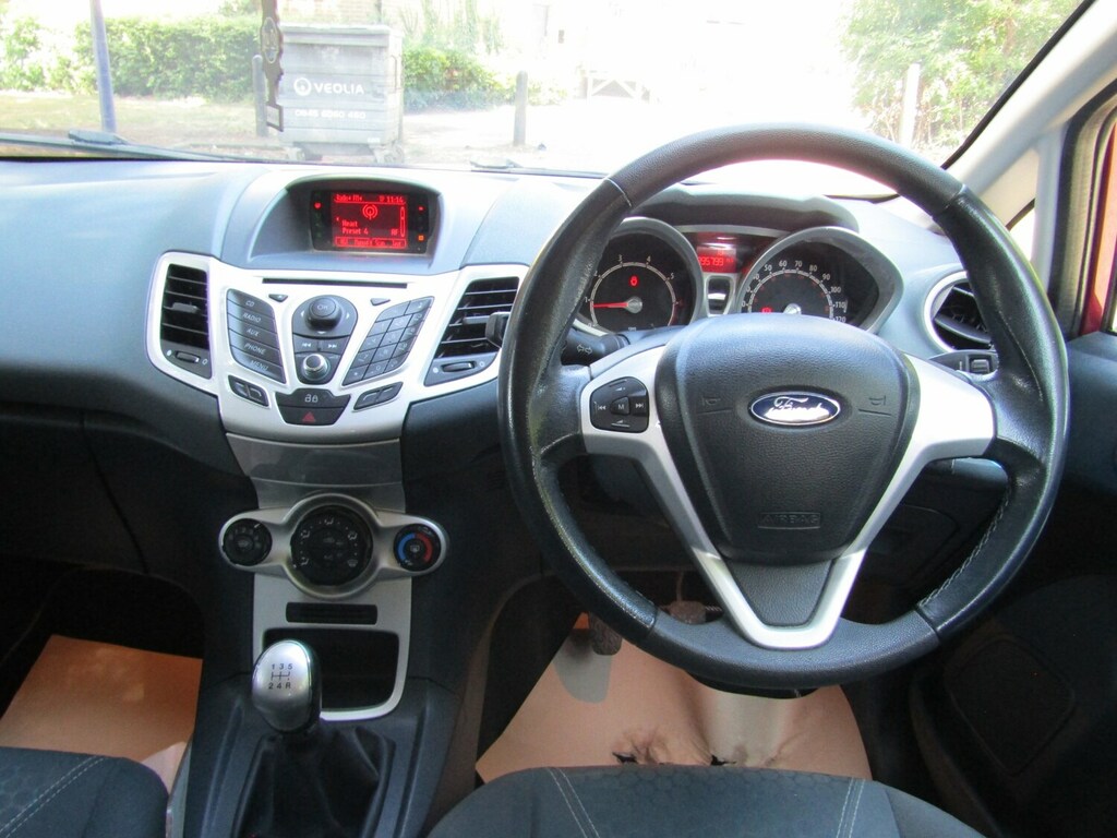 Ford Fiesta 1.25 Zetec 82 YG60GVR Red #2