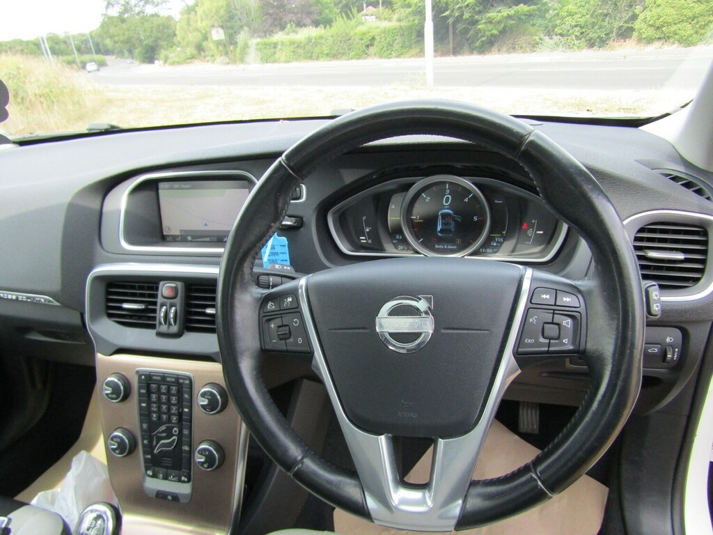 Volvo V40 Cross Country D2 Cross Country Se Nav White #4