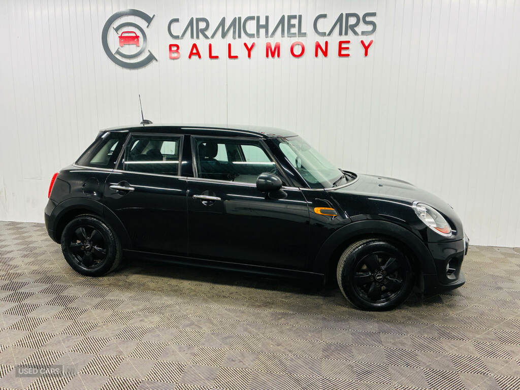 Mini Hatch 1.5 Cooper D Black