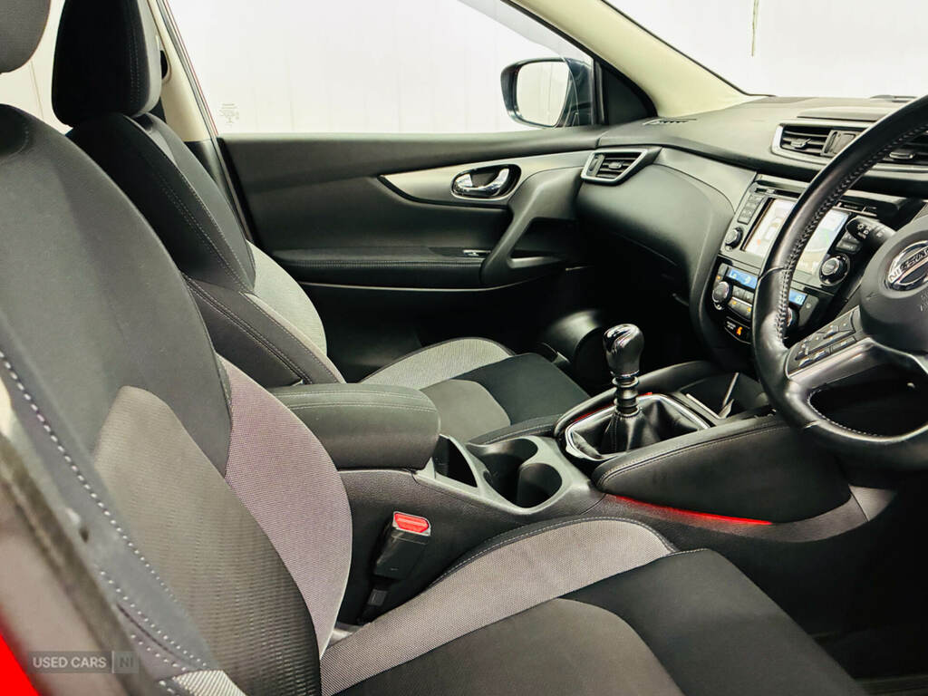 Nissan Qashqai 1.5 Dci N-connecta SK67FWZ Red #2