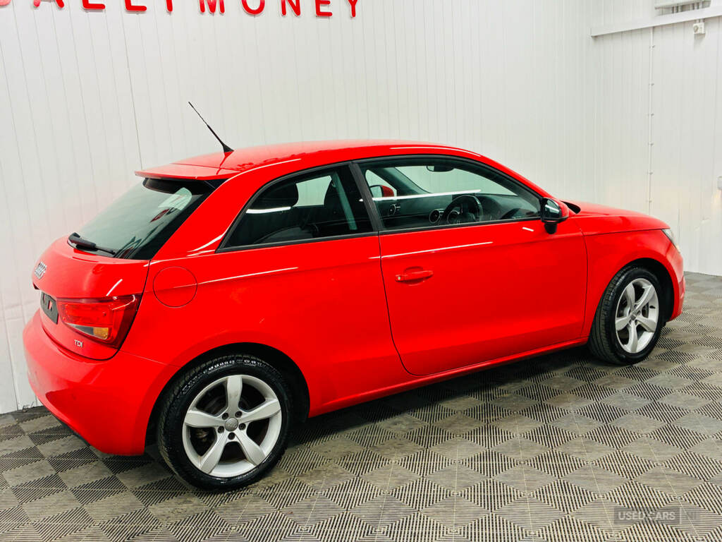 Audi A1 1.6 Tdi Sport Red #4