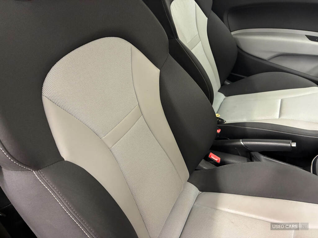 Audi A1 1.6 Tdi Sport Red #2