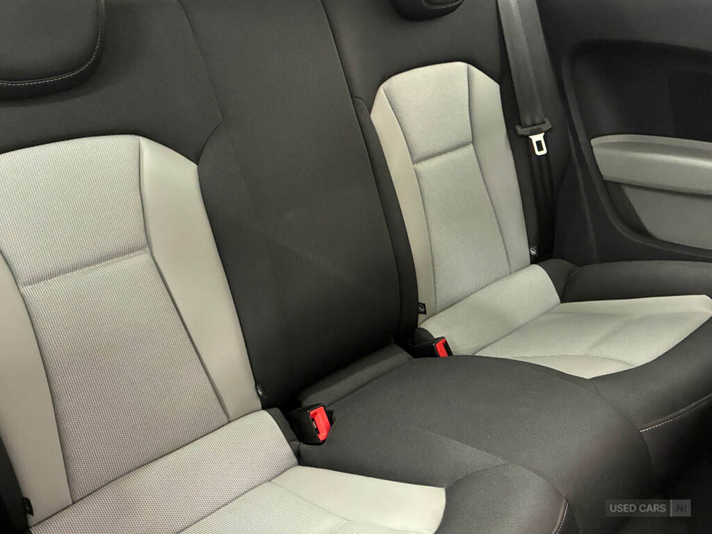 Audi A1 1.6 Tdi Sport Red #3