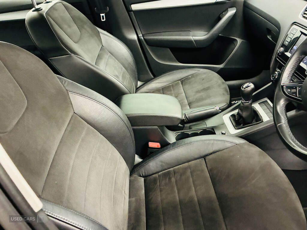 Skoda Octavia 2.0 Tdi Cr Elegance XFZ1012 Black #2