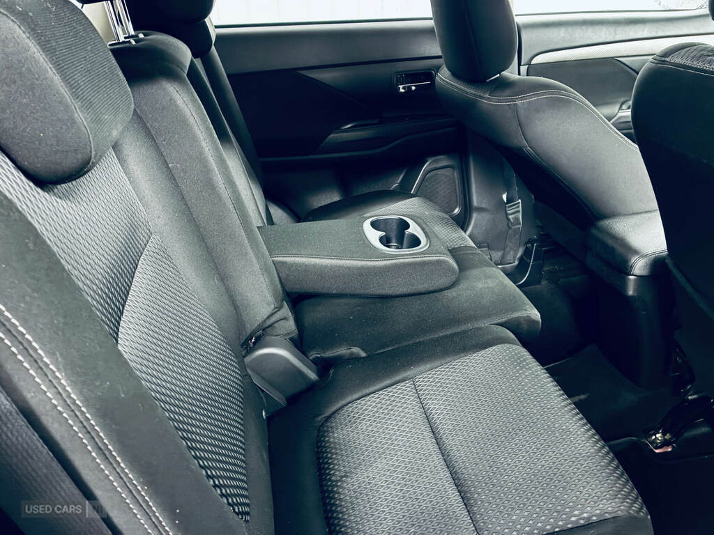 Mitsubishi Outlander 2.2 Di-d 3 Red #2