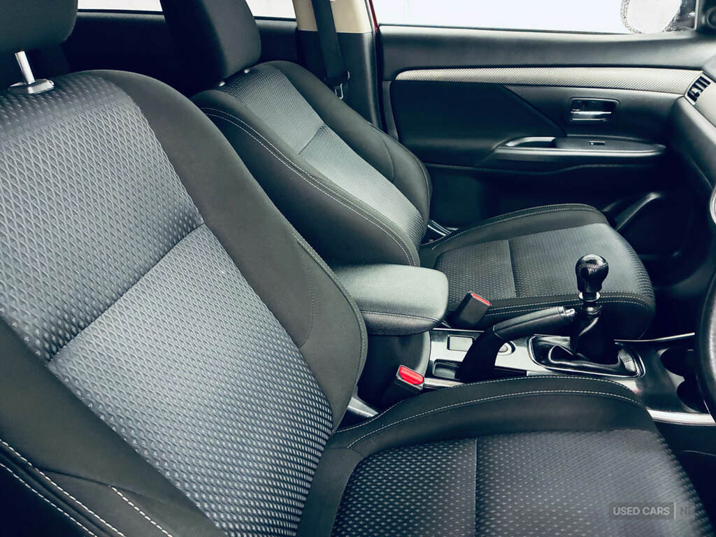 Mitsubishi Outlander 2.2 Di-d 3 Red #4