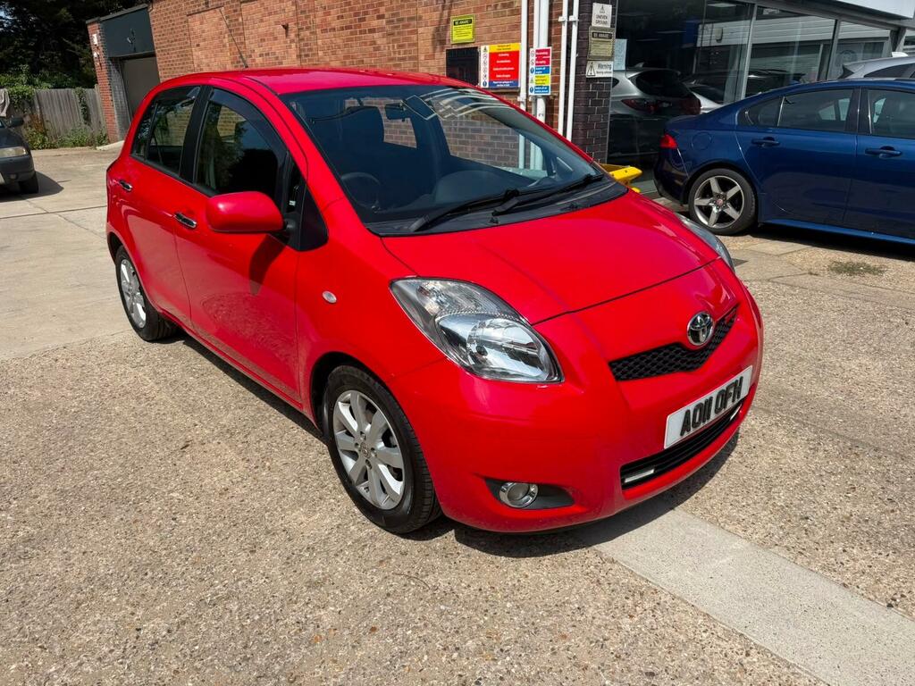Toyota Yaris T Spirit Red #5