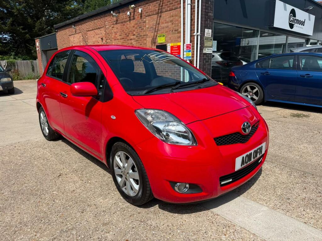 Toyota Yaris T Spirit Red #6