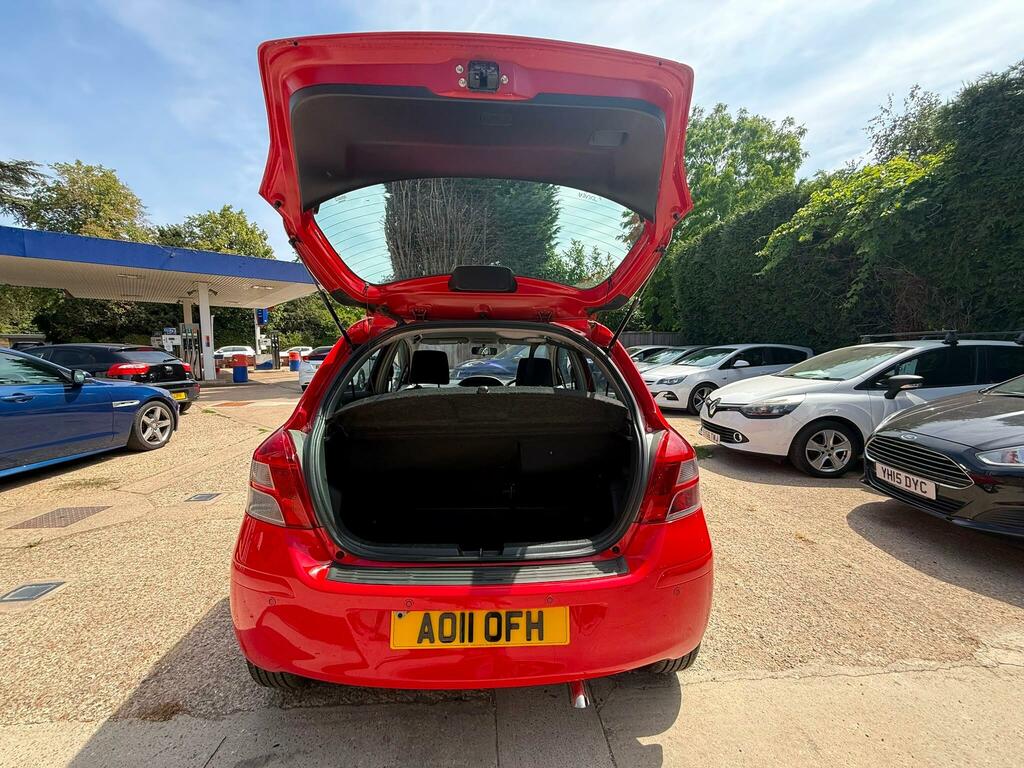 Toyota Yaris Hatchback Black #39