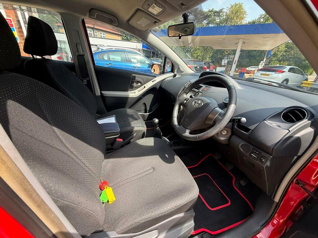 Toyota Yaris Hatchback Black #26