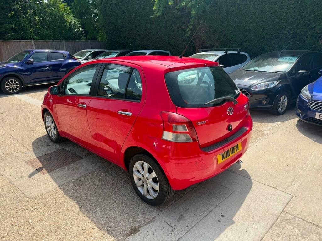 Toyota Yaris T Spirit Red #4