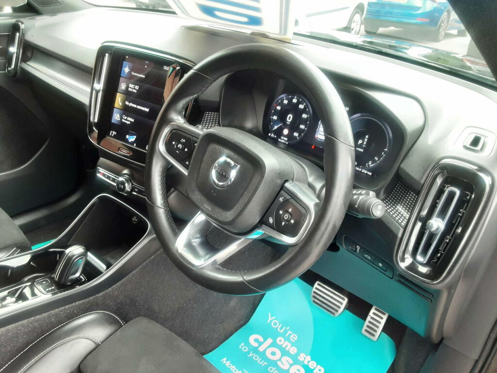 Volvo XC40 Inscription Pro B4 Mild Hybrid Panoramic Sunroof White #13