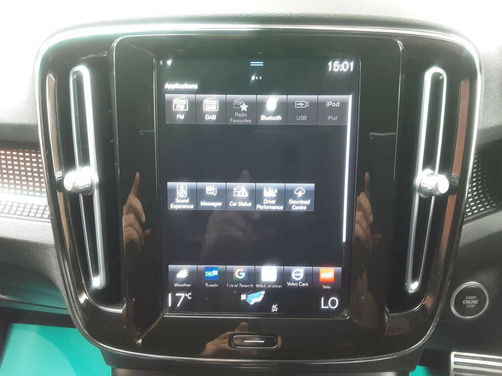 Volvo XC40 Inscription Pro B4 Mild Hybrid Panoramic Sunroof White #24