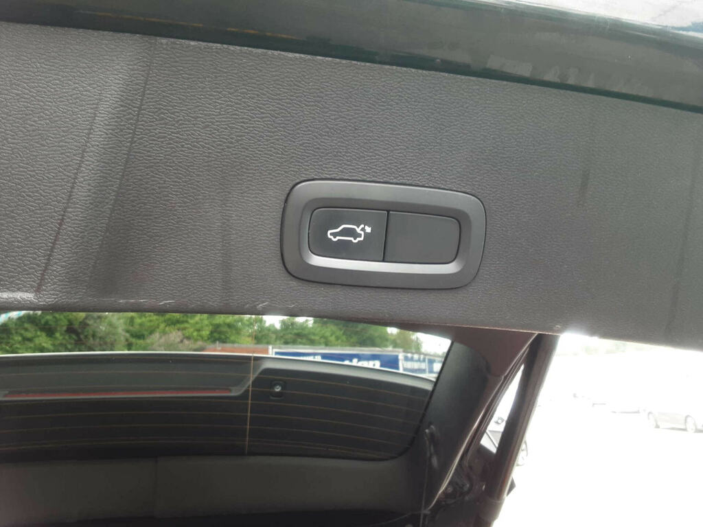 Volvo XC40 Inscription Pro B4 Mild Hybrid Panoramic Sunroof White #28