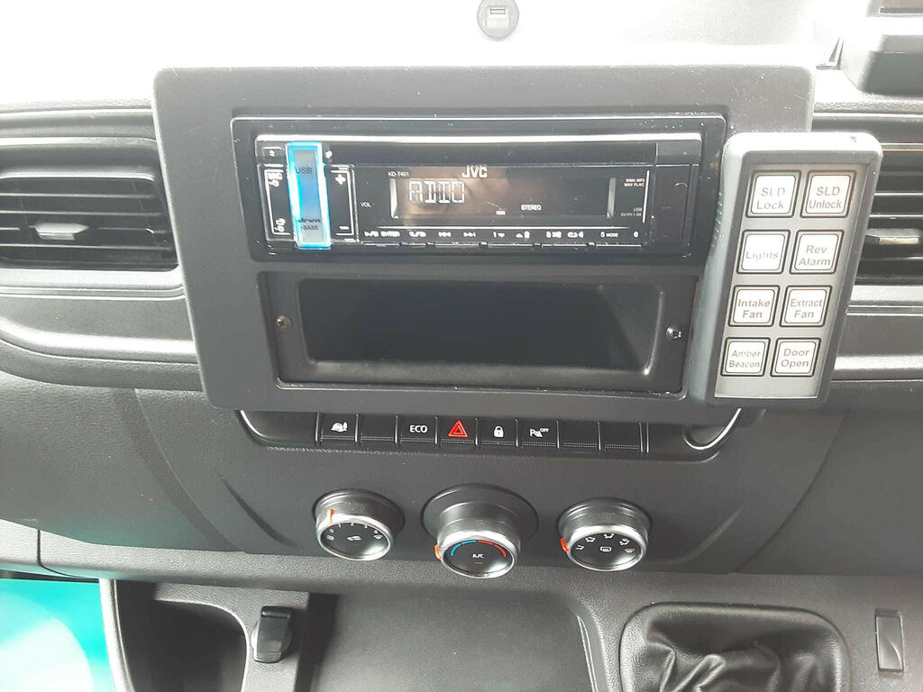 Vauxhall Movano 2.3L Null Silver #38