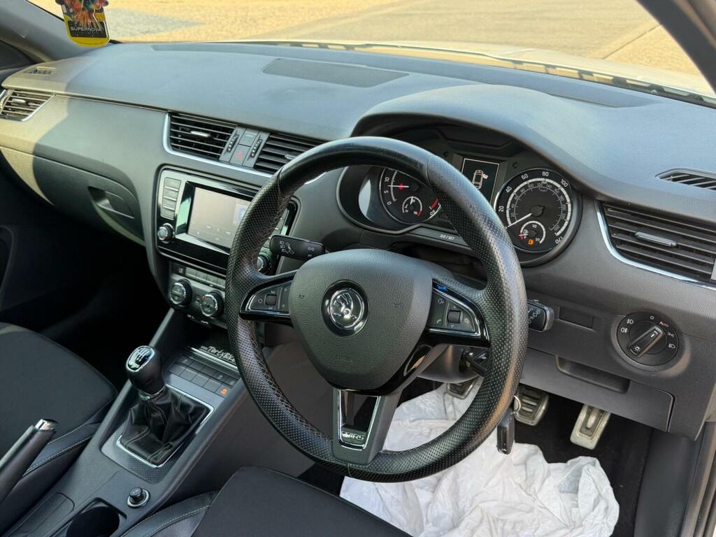 Skoda Octavia Hatchback 1.6 Tdi Elegance 201313 Silver #8
