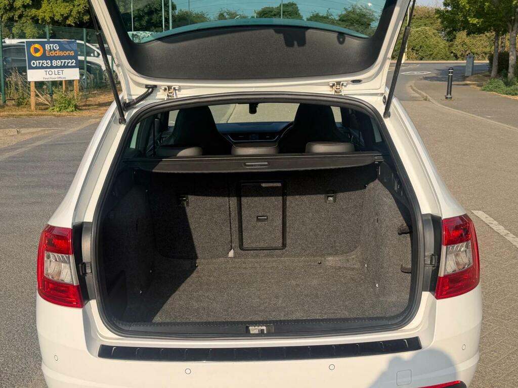 Skoda Octavia Hatchback 1.6 Tdi Elegance 201313 Silver #7