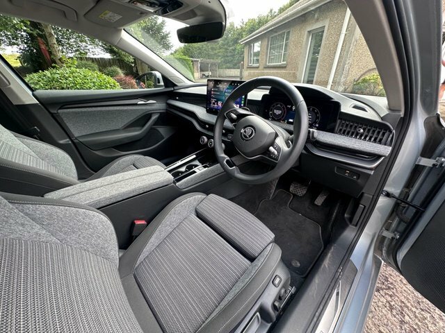 Skoda Superb 2024 2.0 Tdi Se Technology Estate Dsg E Silver #3
