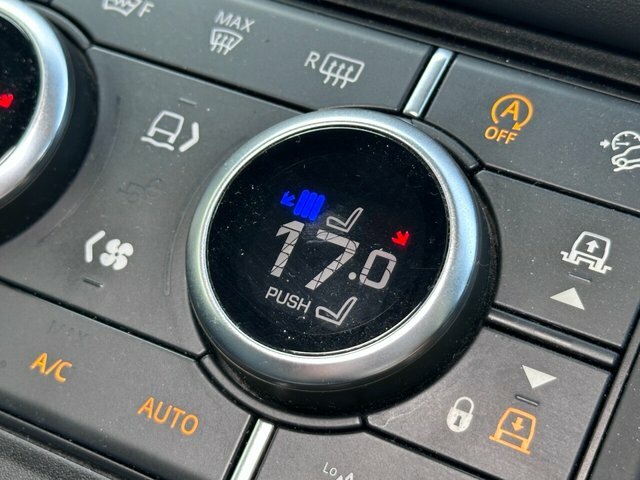 Land Rover Defender 2.0 D240 Hse 110 White #19
