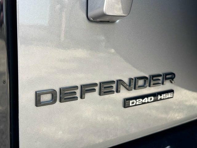 Land Rover Defender 2.0 D240 Hse 110 White #35