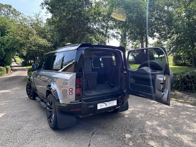 Land Rover Defender 2.0 D240 Hse 110 White #39