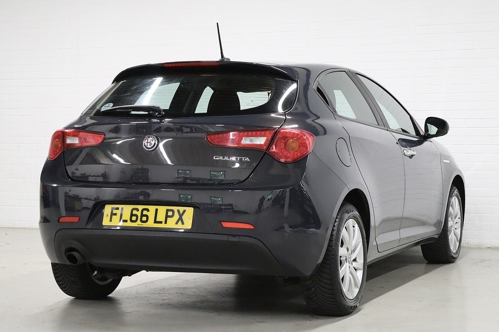 Alfa Romeo Giulietta Veloce White #9