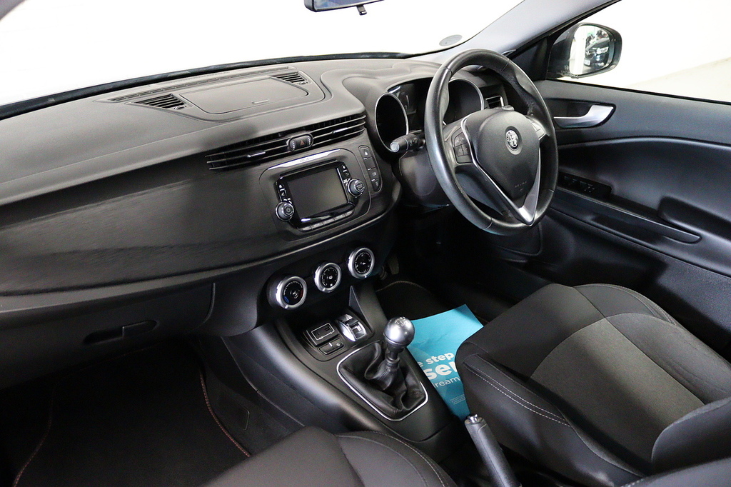 Alfa Romeo Giulietta Veloce White #17