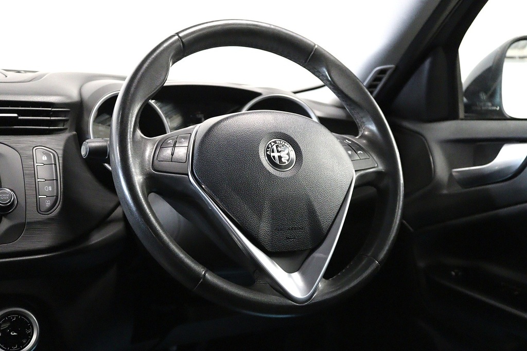 Alfa Romeo Giulietta Veloce White #11