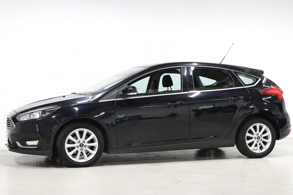 Ford Focus Titanium Black #4
