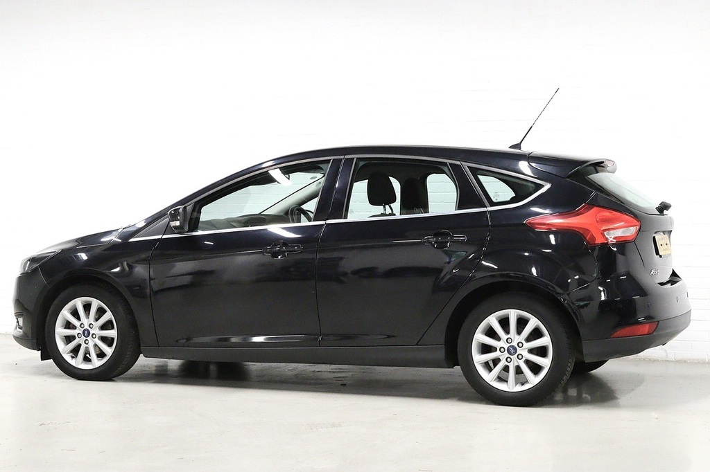 Ford Focus Titanium Black #6