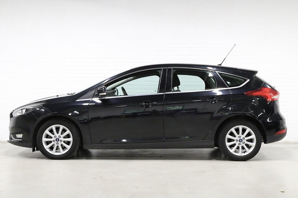 Ford Focus Titanium Black #5