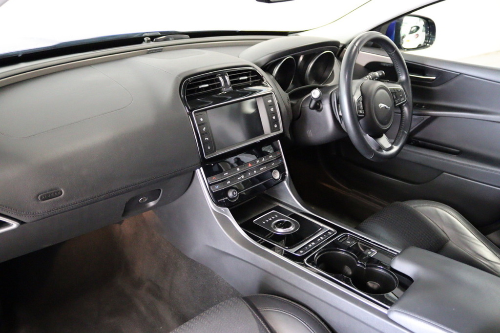 Jaguar XE 2.0 R-sport 247 Bhp Black #17