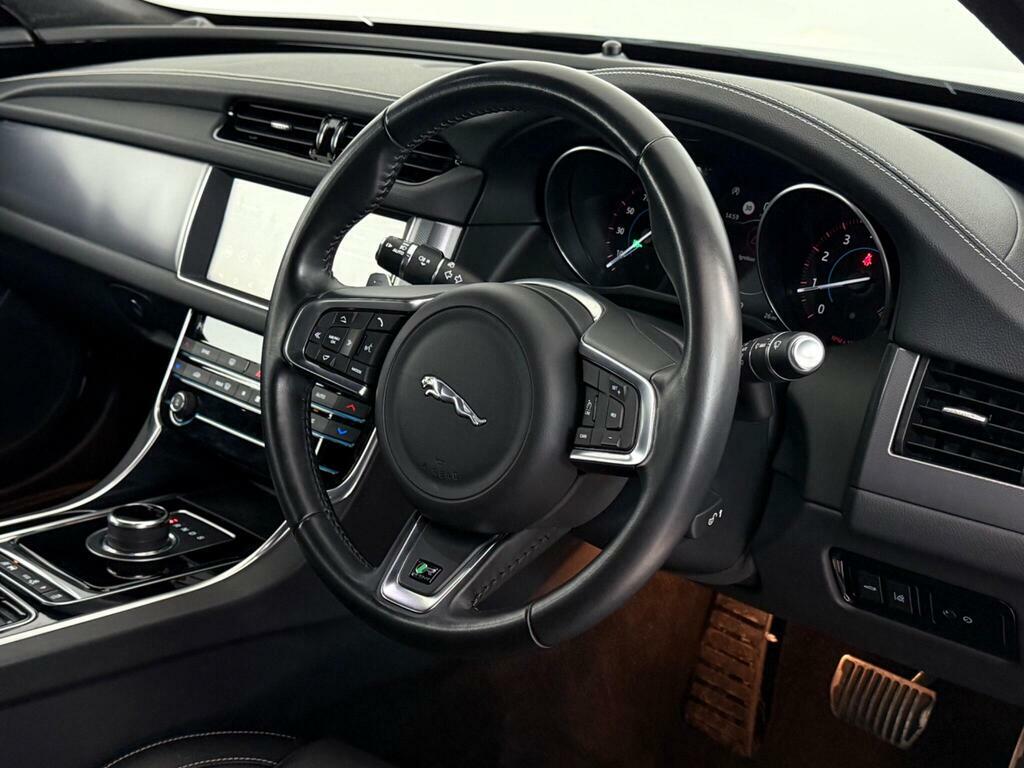 Jaguar XF 2.0I R-sport Euro 6 Ss White #2