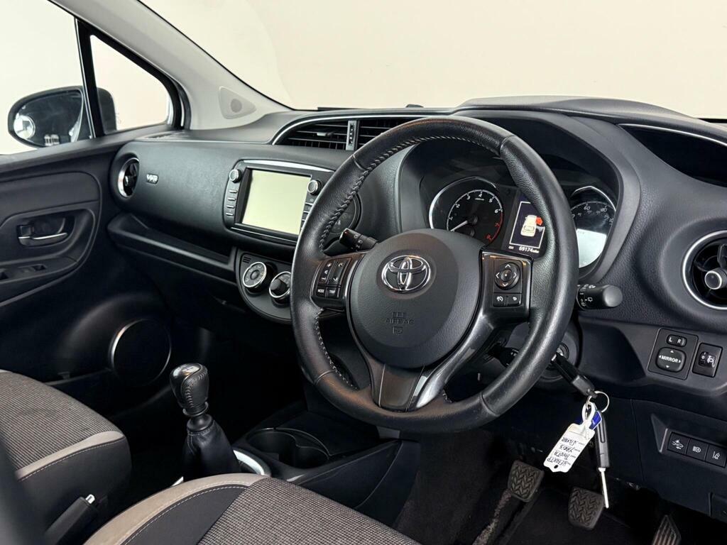 Toyota Yaris 1.5 Vvt-i Y20 Bi-tone Euro 6 HF70XTP Silver #3