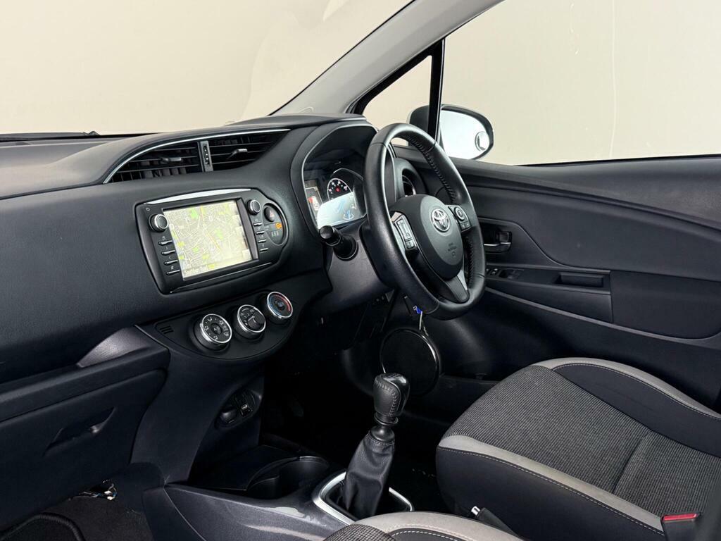Toyota Yaris 1.5 Vvt-i Y20 Bi-tone Euro 6 HF70XTP Silver #4