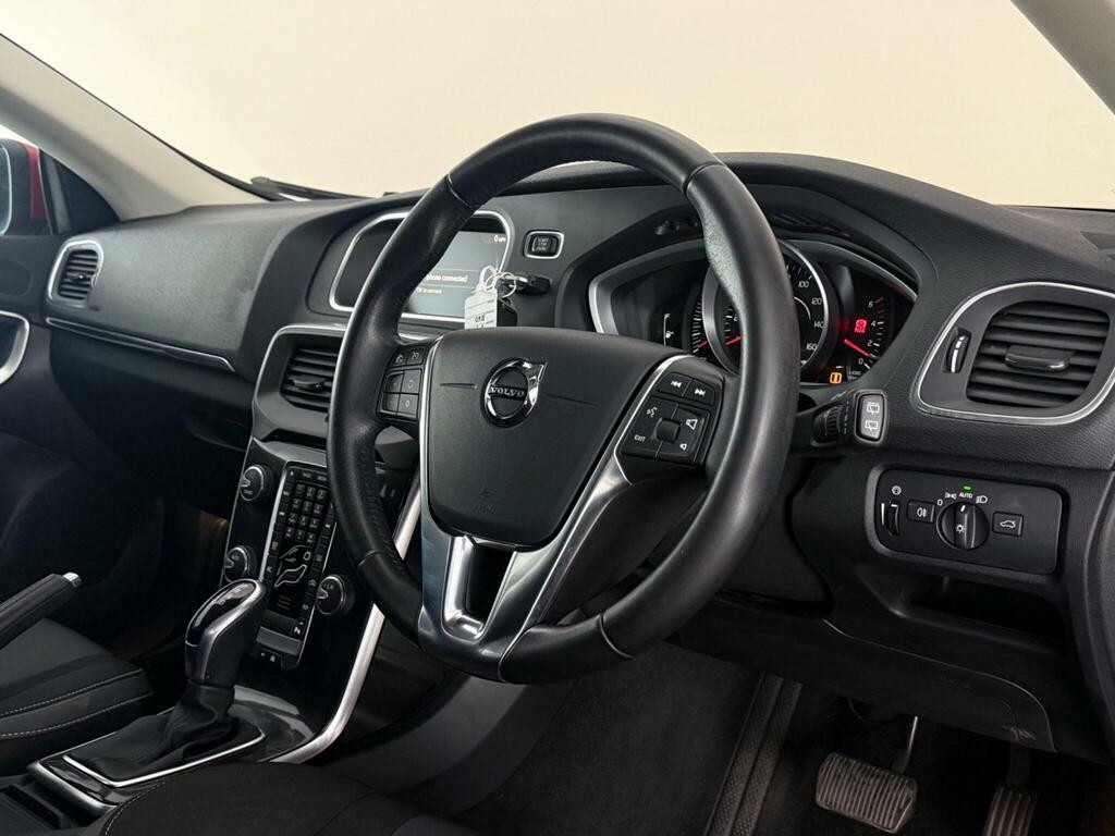 Volvo V40 2.0 D2 Momentum Nav Plus Euro 6 Ss Red #3