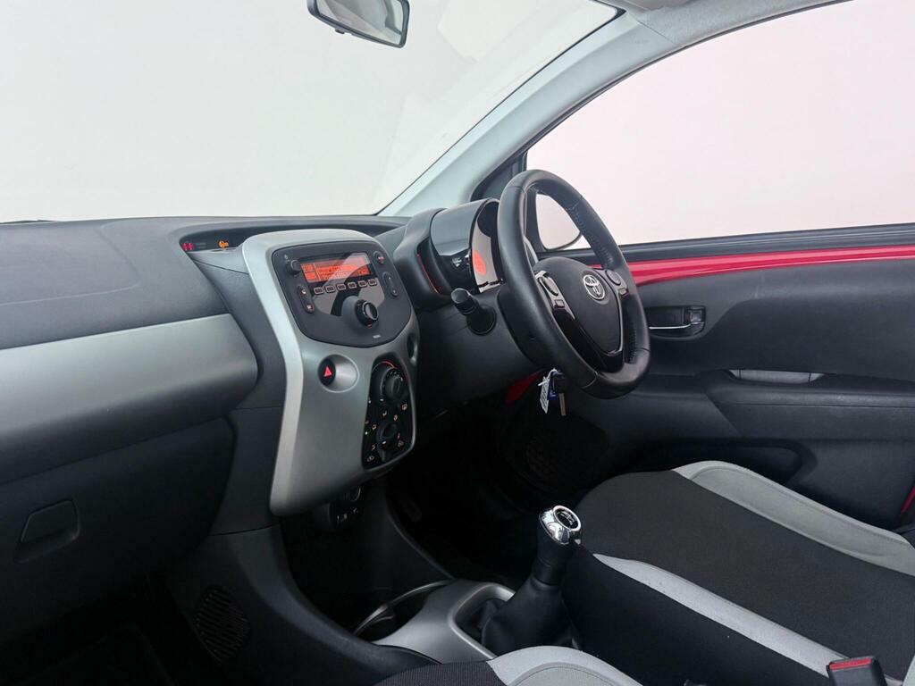 Toyota Aygo 1.0 Vvt-i X-play Euro 6 PG66CWV Red #4