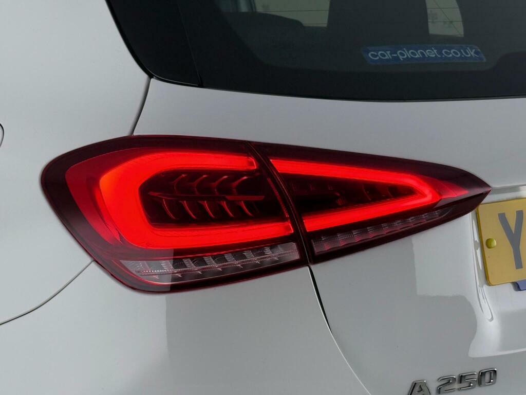 Mercedes-Benz A Class 2.0 A250 Amg Line Premium 7G-dct Euro 6 Ss White #6