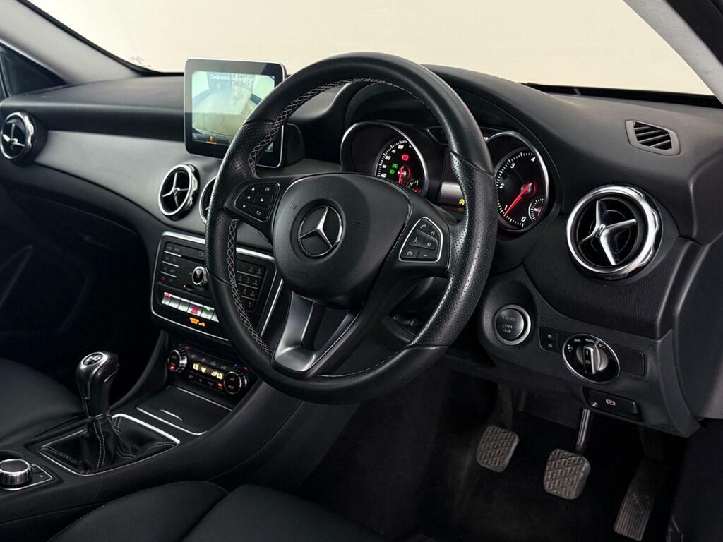 Mercedes-Benz GLA Class 2.1 Gla200d Sport Premium Euro 6 Ss Black #3