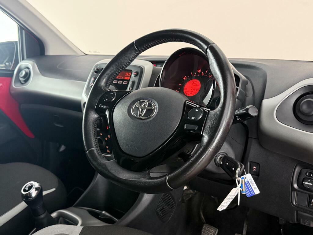 Toyota Aygo 1.0 Vvt-i X-play Euro 6 FN16XFO Red #3