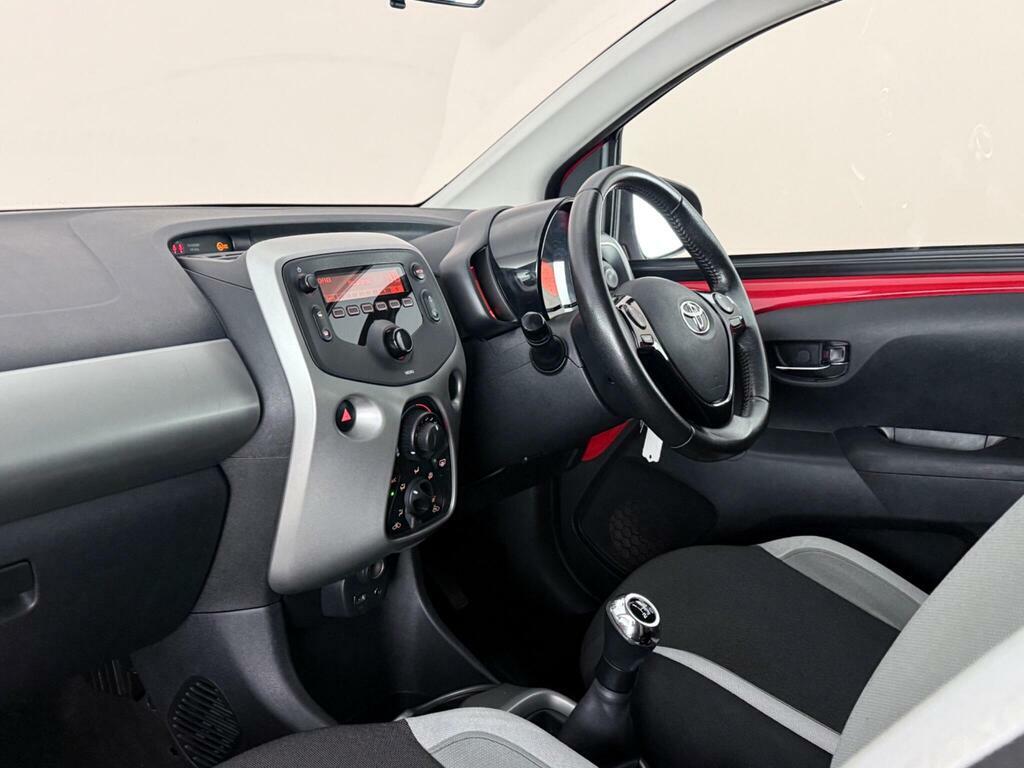Toyota Aygo 1.0 Vvt-i X-play Euro 6 FN16XFO Red #4