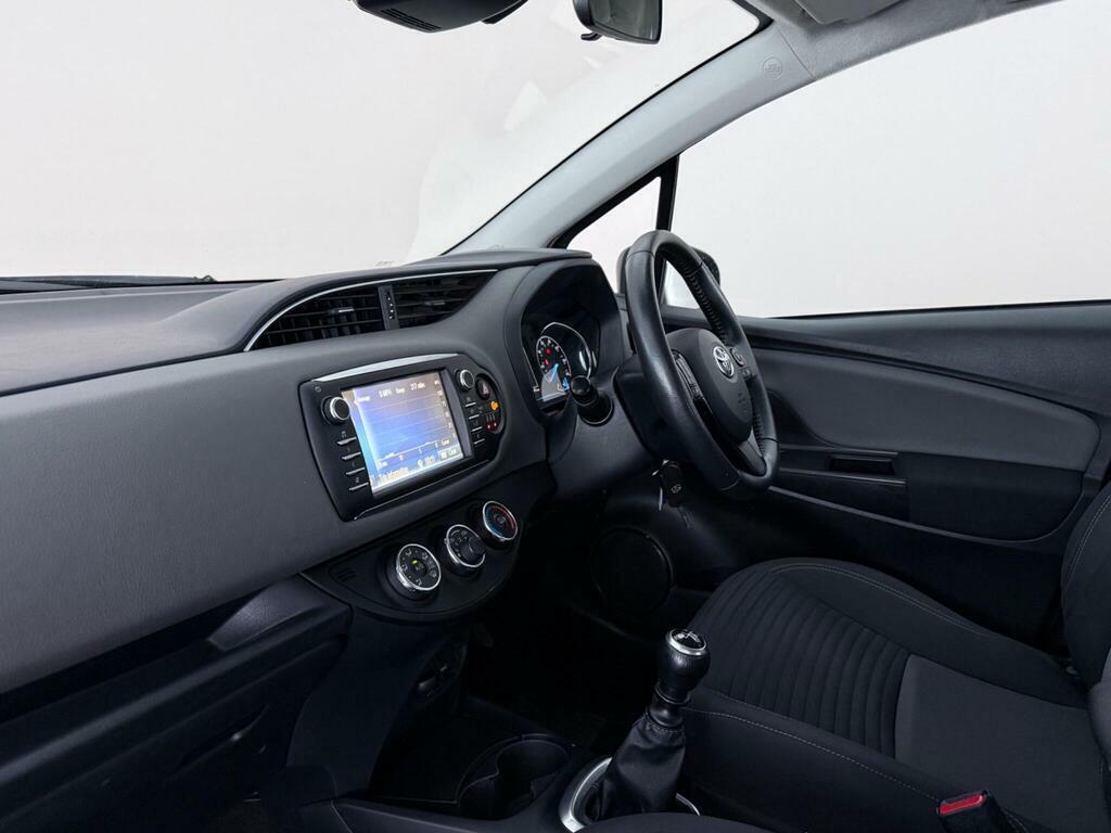 Toyota Yaris 1.5 Vvt-i Icon Euro 6 LF20UAS Grey #4