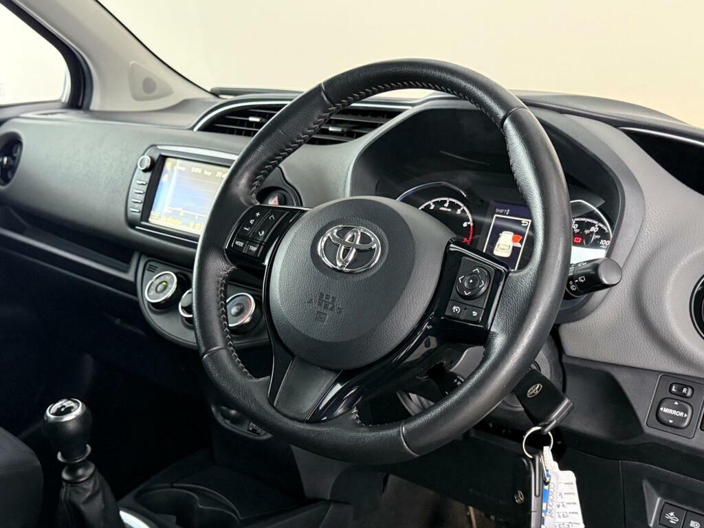 Toyota Yaris 1.5 Vvt-i Icon Euro 6 LF20UAS Grey #3