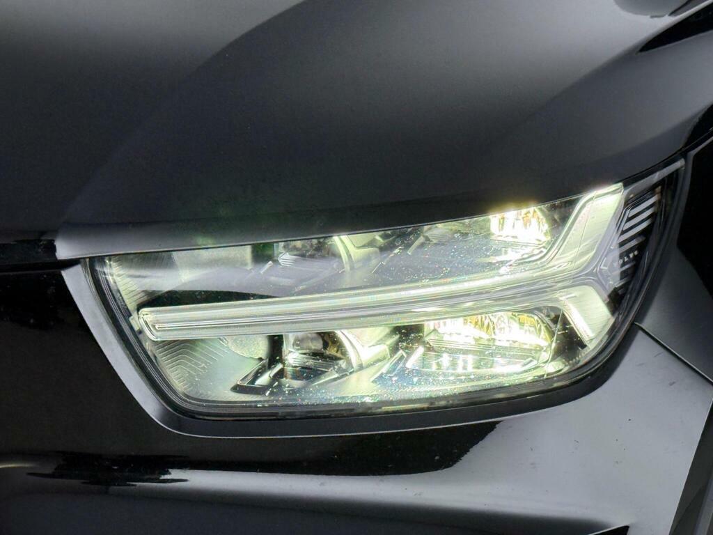 Volvo XC40 1.5 T3 R-design Euro 6 Ss PY21BFJ Black #4