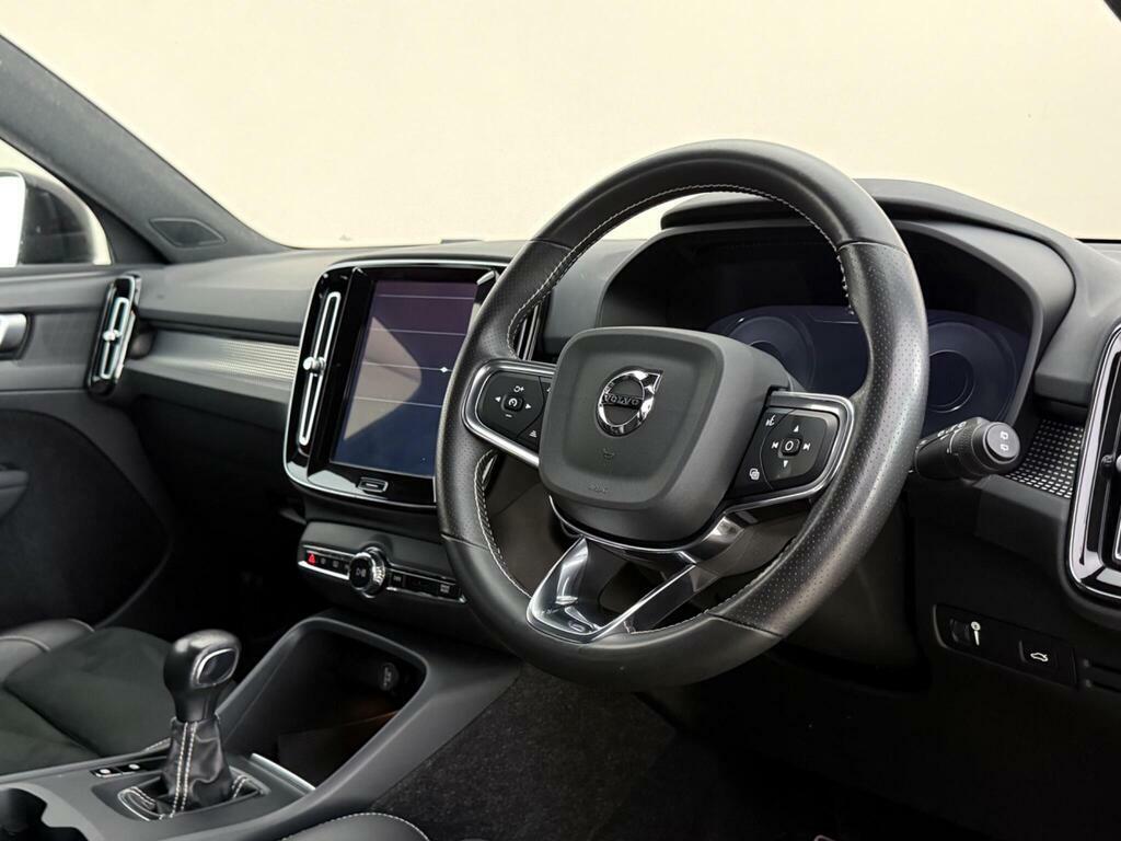 Volvo XC40 1.5 T3 R-design Euro 6 Ss PY21BFJ Black #3